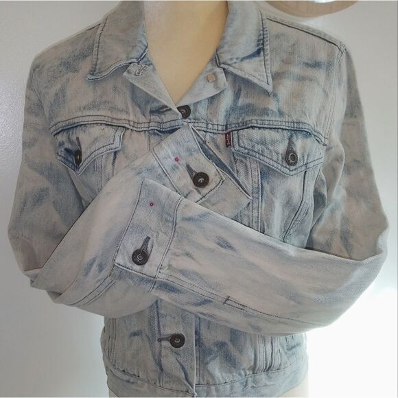 TR Levi's Positively Superior Acid Wash - EUC - Picture 4 of 7